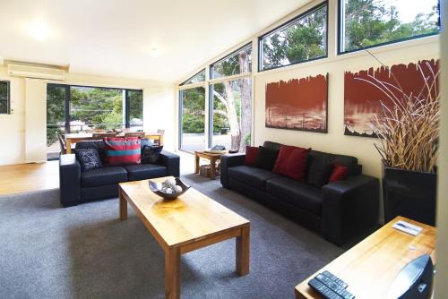 A seating area at Glengarriff Townhouse 2