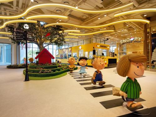a group of mario characters standing on a crosswalk at Fame Hall Garden Hotel in Longtan