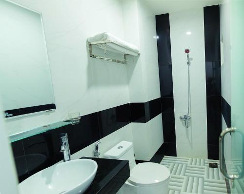 Et badeværelse på Hoa Cát Hotel