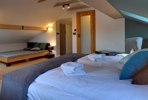 a bedroom with a large bed with towels on it at Walizka Wspomnień in Karpacz