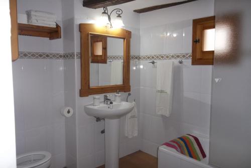 Vonios kambarys apgyvendinimo įstaigoje Casa Rural La Buhardilla