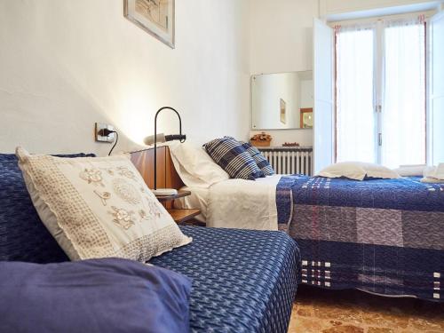 a bedroom with two beds and a window at Appartamento Ghisallo in Magreglio