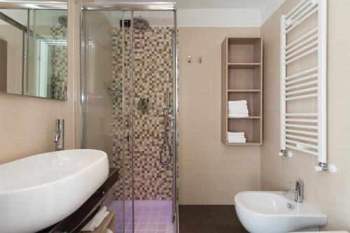 Ванная комната в Hotel Adlon