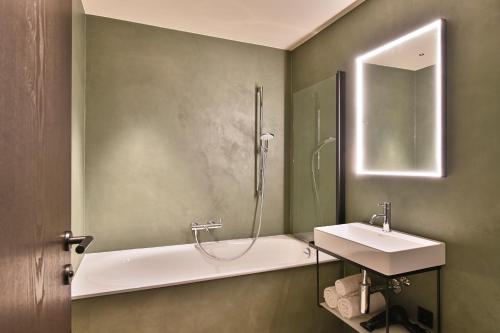 Ένα μπάνιο στο Warth52-W52 Apartments