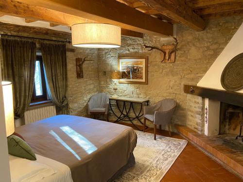 a bedroom with a bed and a table with chairs at Agriturismo Il Passeggere in Bruscoli