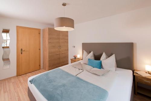 Una cama o camas en una habitación de Apart Raich