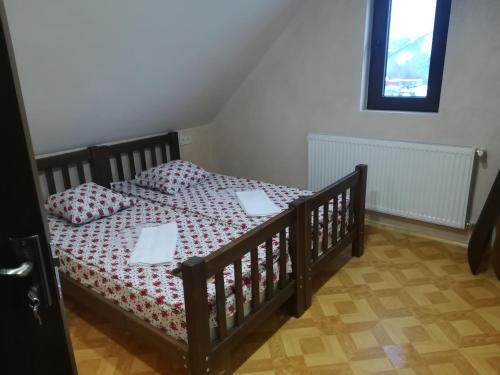 Ένα ή περισσότερα κρεβάτια σε δωμάτιο στο family hotel Mtamta