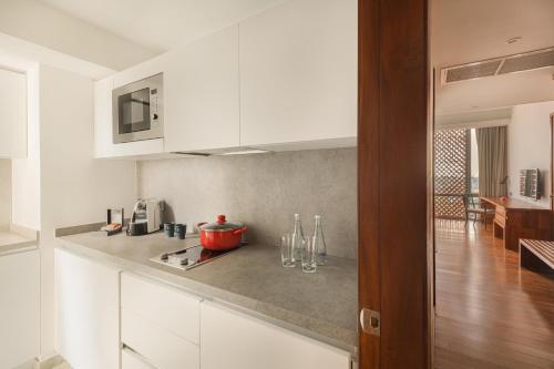 A kitchen or kitchenette at Jetwing Colombo Seven