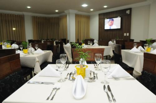 Restoran atau tempat lain untuk makan di Mavil Plaza Hotel