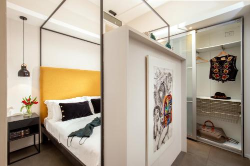 A bed or beds in a room at SECRET GARDEN - Amazing Loft in The Imperial Rome
