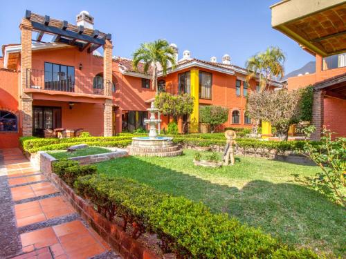 an exterior view of a house with a garden at Hotel Villas Ajijic, Ajijic Chapala Jalisco in Ajijic