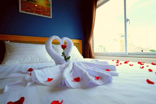 Letto o letti in una camera di Marigold Hotel & Apartment