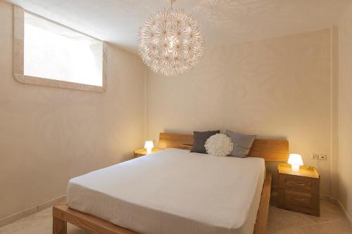Кровать или кровати в номере Villa Thelma, Trani Ammouda #FeelsLikeHome