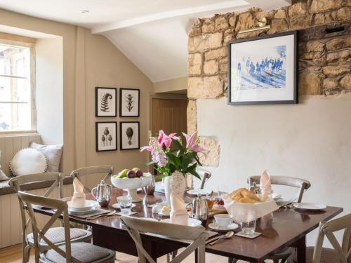 a dining room with a table and chairs at Woolmarket House in Chipping Campden
