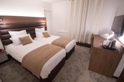 Postel nebo postele na pokoji v ubytování Hôtel Bastide