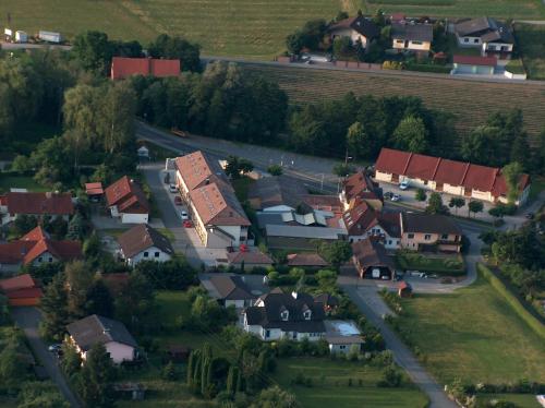an overhead view of a small village with houses at apartmentHAUSmannstätten in Hausmannstätten