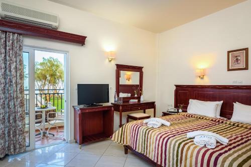 Ένα ή περισσότερα κρεβάτια σε δωμάτιο στο Lito Beach Hotel 