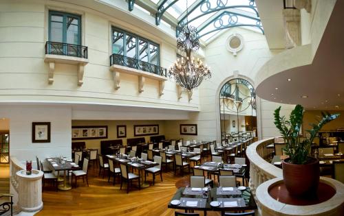 Restaurace v ubytování Radisson Blu Martinez Beirut