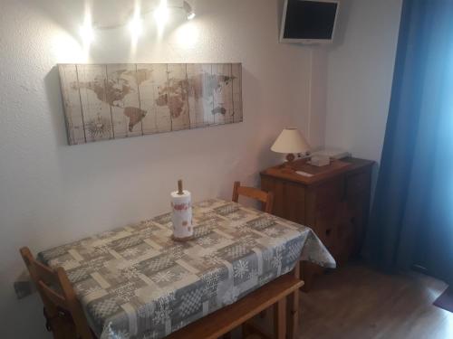 Postel nebo postele na pokoji v ubytování Studio standing Résidence le Pluton WIFI Parking privé C100