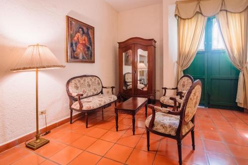 Ein Sitzbereich in der Unterkunft Hotel El Convento Leon Nicaragua