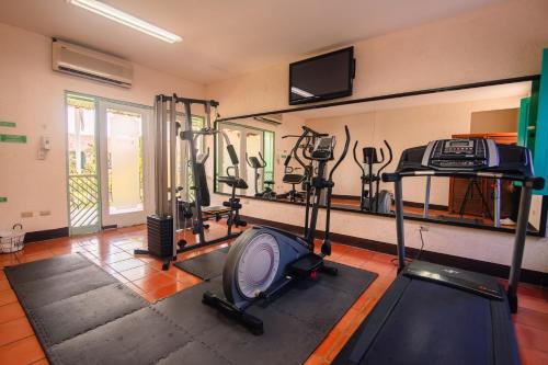 Das Fitnesscenter und/oder die Fitnesseinrichtungen in der Unterkunft Hotel El Convento Leon Nicaragua