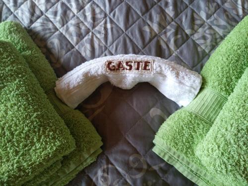 a pair of mittens with the word easiest written on them at Dorfidyll Wendisch Priborn in Wendisch Priborn