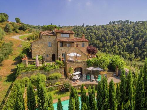 una tenuta sulle colline con piscina di Belvilla by OYO Villa Teresa a Cortona