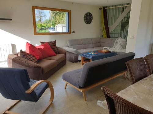 Ein Sitzbereich in der Unterkunft Gîte Kerael de Tonquedec