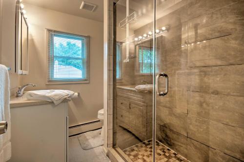 baño con ducha y puerta de cristal en Annapolis Home with Deck and Whitehall Bay Access en Annapolis