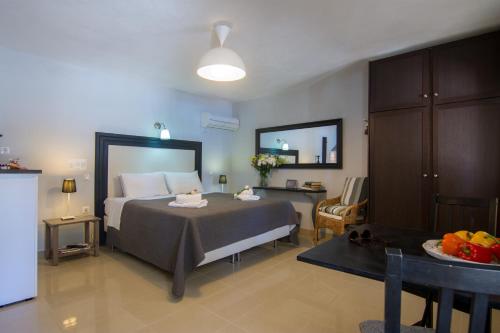 Postel nebo postele na pokoji v ubytování Villa Elaia Suites & Apartments No.4