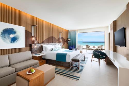 Postel nebo postele na pokoji v ubytování Hard Rock Hotel Los Cabos