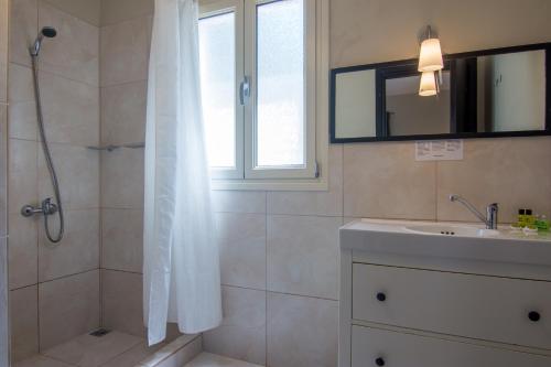 Koupelna v ubytování Villa Elaia Suites & Apartments No.5