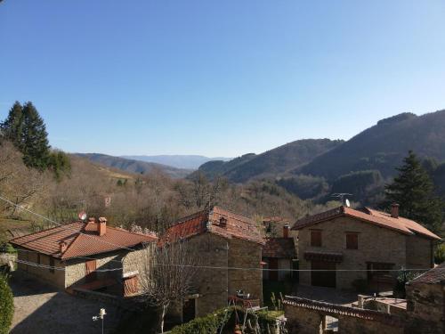 Vista general de una montaña o vista desde la casa o chalet 