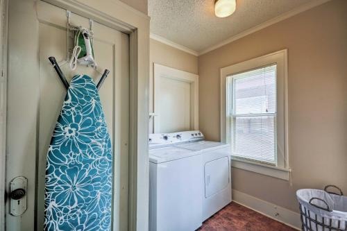 Ванна кімната в Inviting Lubbock Home More Than 1 Mi to Downtown