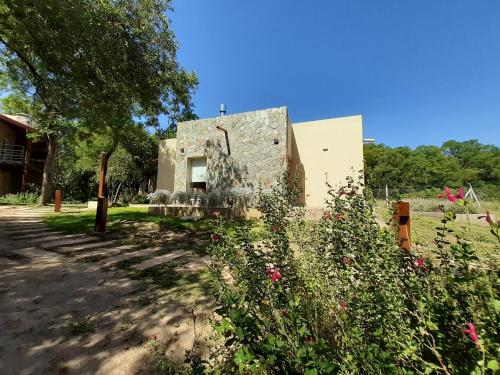 Un jardín fuera de Complejo Verde Memoria