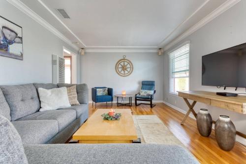 a living room with a couch and a table at New Belmont Shore Retreat with free Parking Walk to Beaches in Long Beach