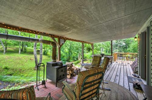 Jardín al aire libre en Serene Todd Getaway with Private Pond and Creek Views!