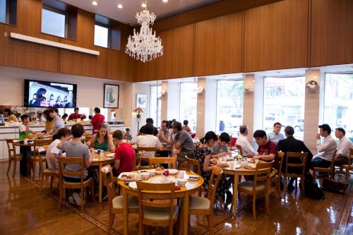 Reštaurácia alebo iné gastronomické zariadenie v ubytovaní Benikea Calton Hotel Fukuoka Tenjin