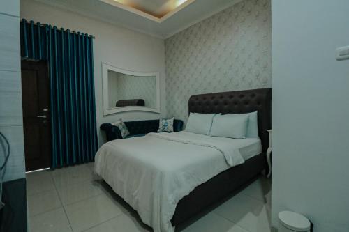 Кровать или кровати в номере Griya Suryo Wijilan
