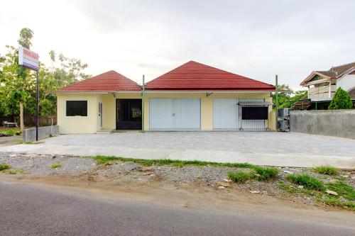 Imagen de la galería de RedDoorz near Sleman City Hall 3, en Yogyakarta