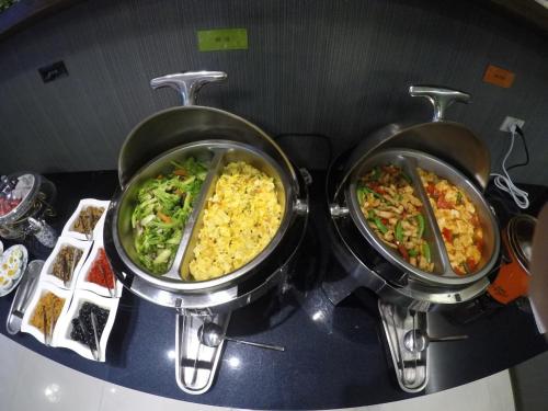 two pots of food sitting on a stove at Chimei Fashion Hotel in Zhongli