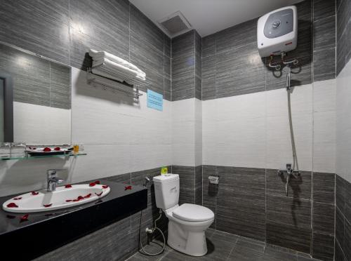 a bathroom with a toilet and a sink at Bamboo Hotel in Da Nang