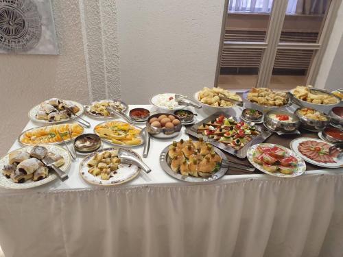 Comida en o cerca de este hotel