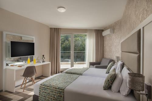 Gulta vai gultas numurā naktsmītnē Marina White Sands Beach Hotel-All Inclusive