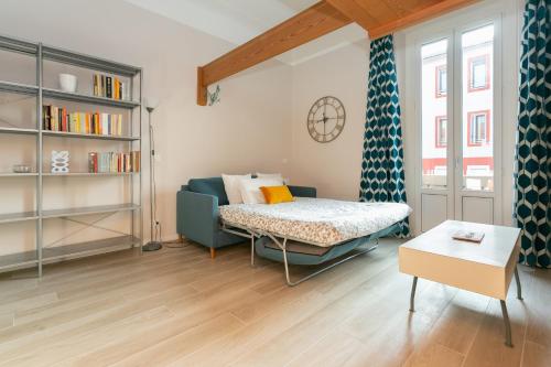 A bed or beds in a room at The Best Rent - Stylish loft in the center of Milan