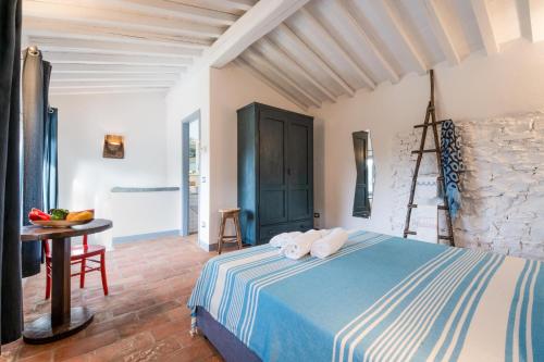 A bed or beds in a room at Appartamento Piero
