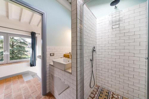 A bathroom at Appartamento Piero