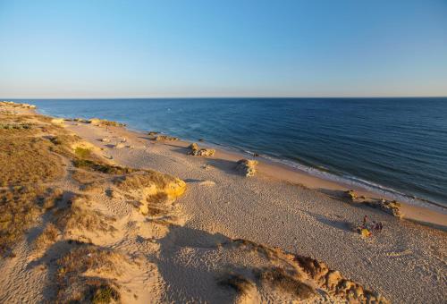 a sandy beach with the ocean in the background at VidaMar Resort Hotel Algarve in Albufeira