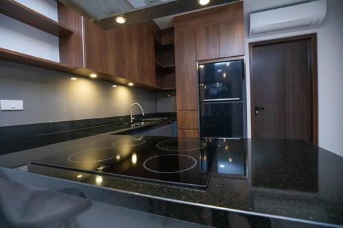Η κουζίνα ή μικρή κουζίνα στο Beachfront Condo Escape 243