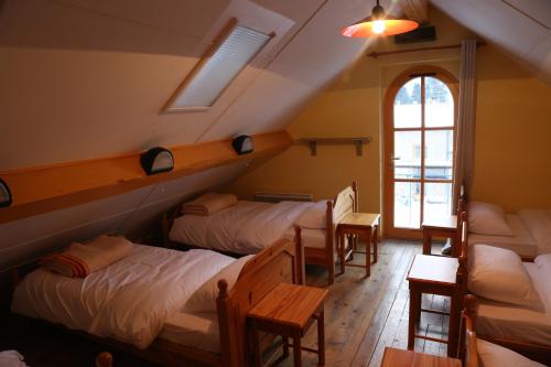 Een bed of bedden in een kamer bij Gite d'étape de Roquefixade